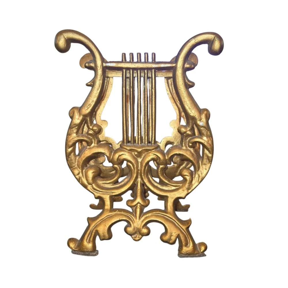 Unmarked Magazine Rack 11